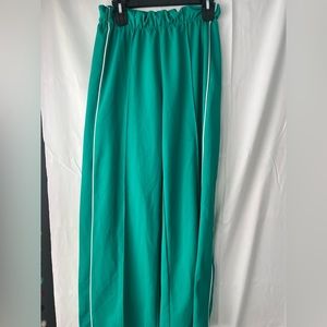 WILD FABLE GREEN SWEAT PANTS